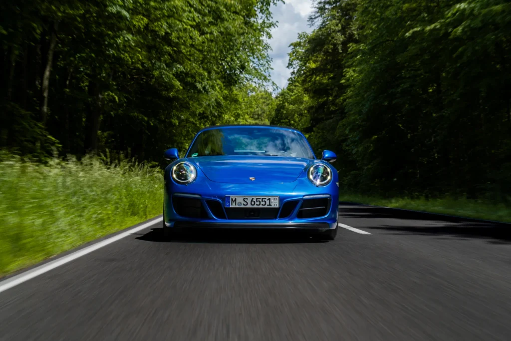 Porsche 911 Targa Frontal Landstraße