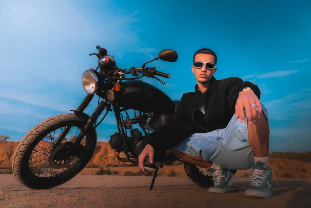 Model mit Motorrad